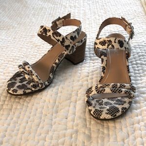 Vionic Orthopedic Sandals 6M Near-Pristine 2.5” Block Heel Snakeskin Pattern